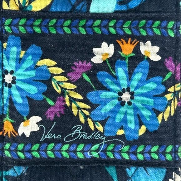 FREE WITH PURCHASE Vera Bradley Floral Wristlet Wallet - Picture 5 of 5